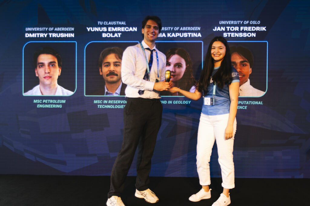 Aida Kanatbayeva presenting Dmitry Trushin his prize at the London Technology Summit